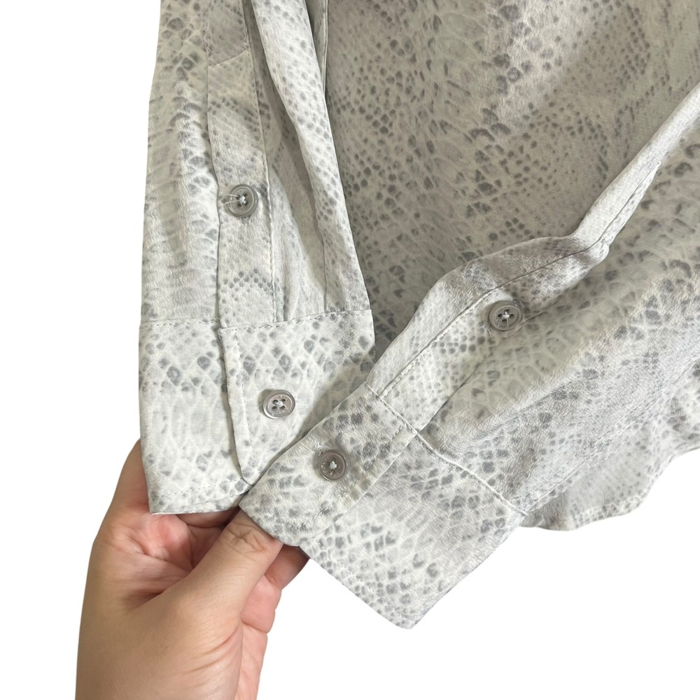 Equipment Brett Silk Shirt XS White Snake Print Button Front Office Chic
New - Picture 10 of 10